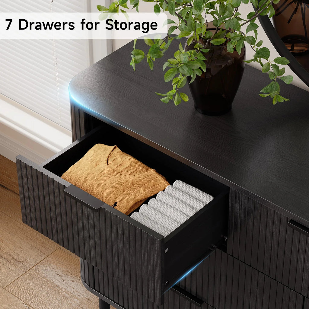 Commode cannelée à 7 tiroirs pour chambre, largeur 60 pouces, moderne, en bois, avec poignées en métal, design aux lignes courbes – Idéale également comme meuble TV pour salon ou couloir, noir