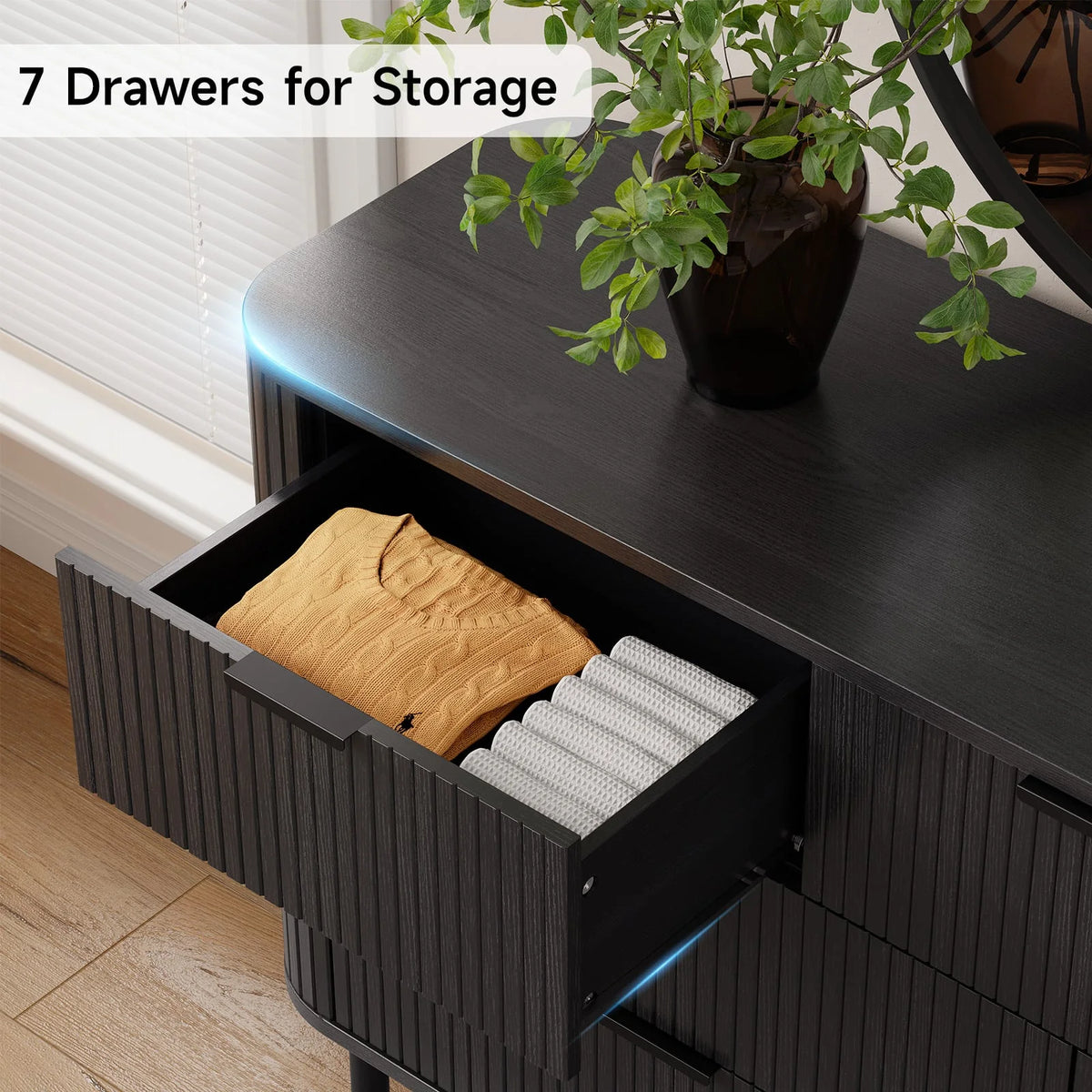 Commode cannelée à 7 tiroirs pour chambre, largeur 60 pouces, moderne, en bois, avec poignées en métal, design aux lignes courbes – Idéale également comme meuble TV pour salon ou couloir, noir