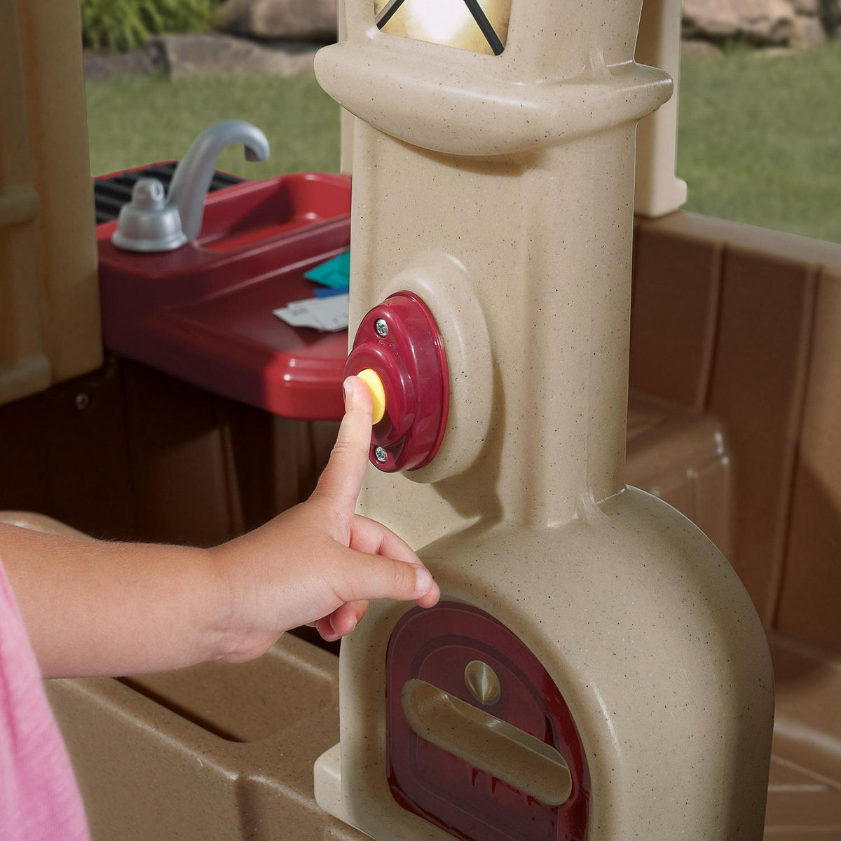 Step2 Happy Home Cottage & Grill Maisonnette marron en plastique avec barbecue Jouets d'extérieur pour enfants