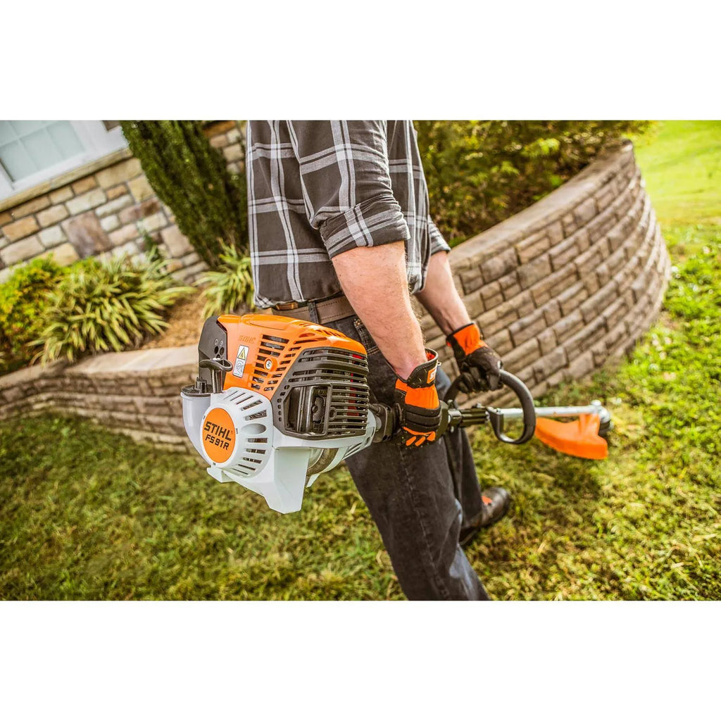 Coupe-bordures à essence Husqvarna 128LD, 28 cm³, largeur de coupe de 17 pouces, léger, polyvalent, idéal pour les particuliers