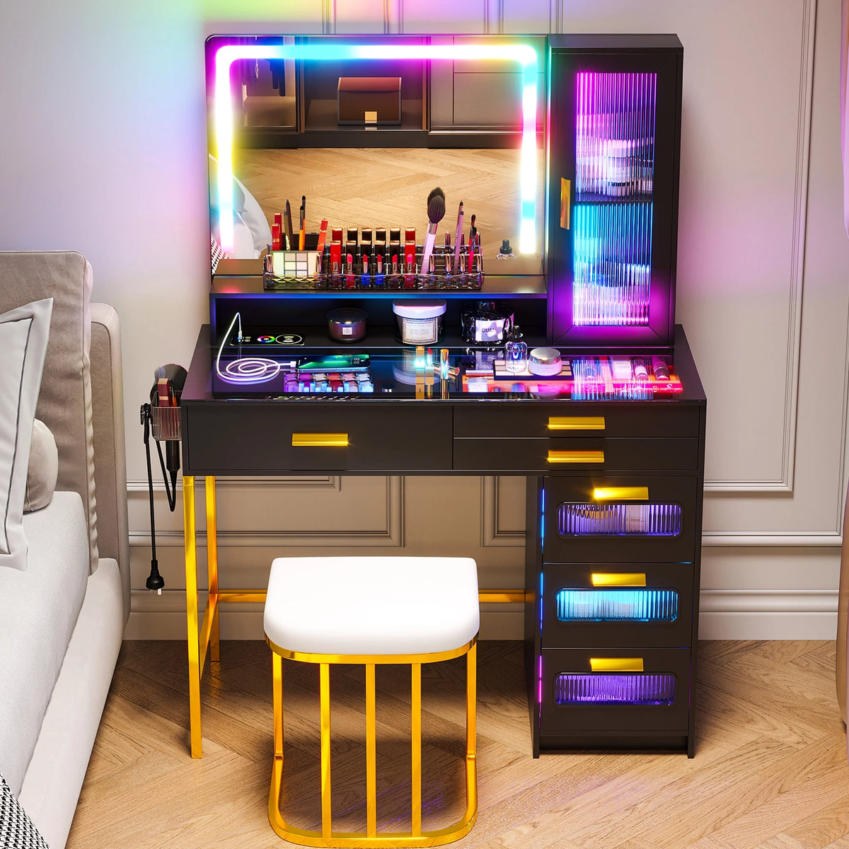 Coiffeuse HNEBC avec miroir et éclairage RGB, coiffeuse de maquillage avec plateau en verre, éclairage à détecteur automatique et charge sans fil, ensemble de coiffeuse avec tabouret rembourré, coiffeuse avec 6 tiroirs (blanc)