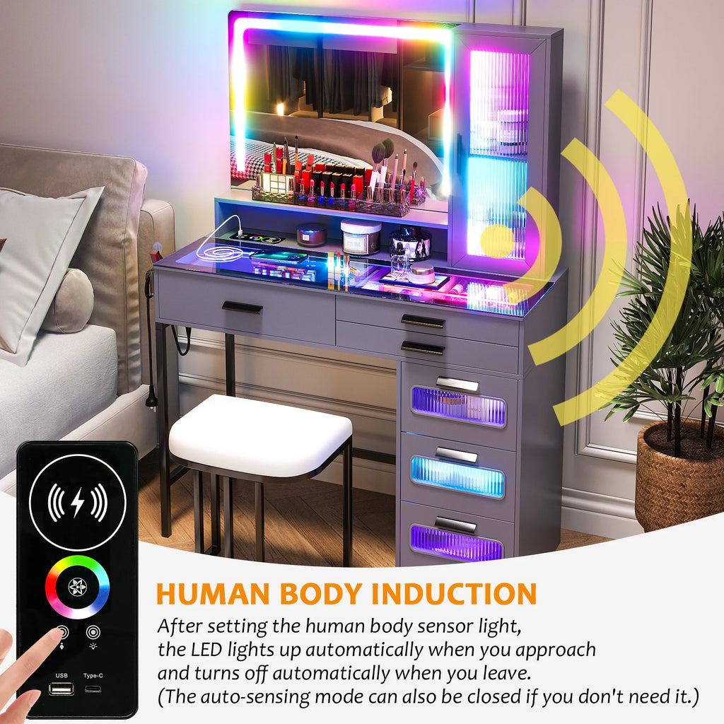 Coiffeuse HNEBC avec miroir et éclairage RGB, coiffeuse de maquillage avec plateau en verre, éclairage à détecteur automatique et charge sans fil, ensemble de coiffeuse avec tabouret rembourré, coiffeuse avec 6 tiroirs (blanc)