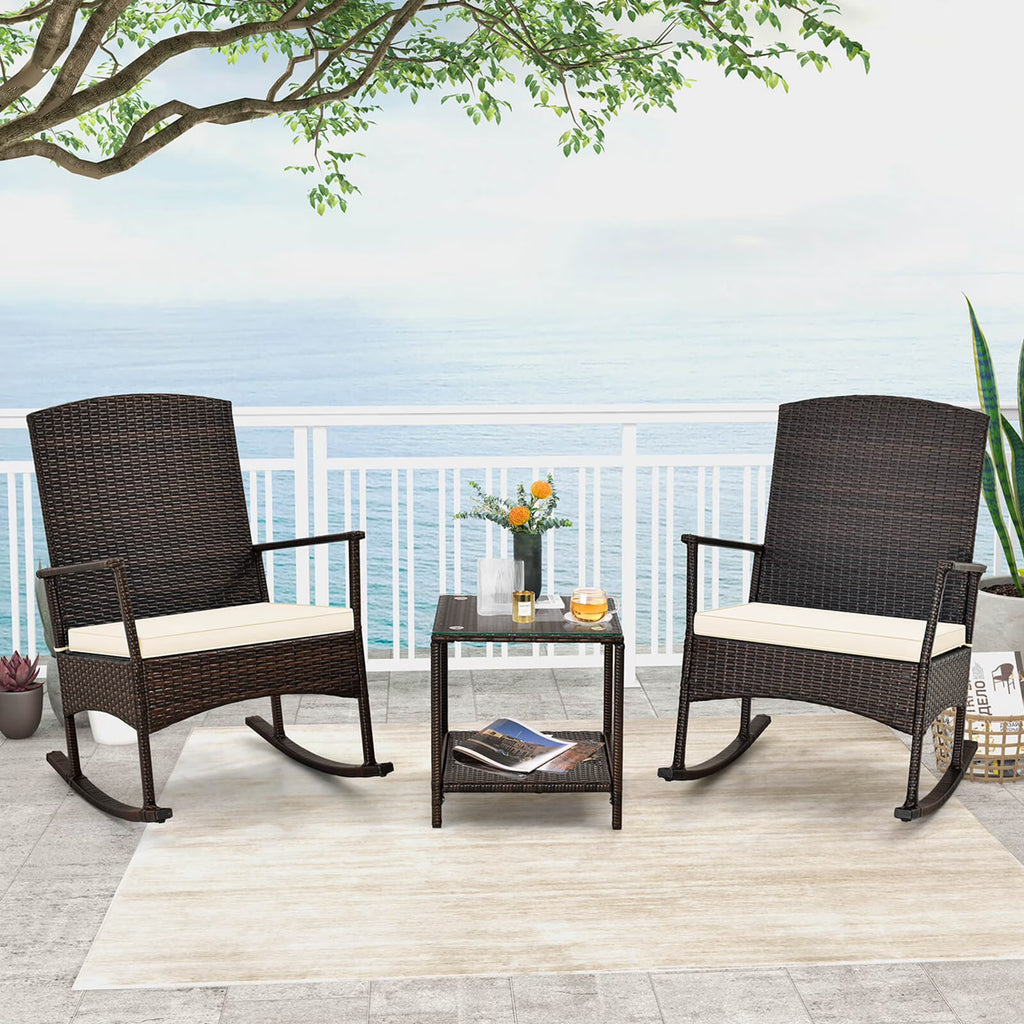 Costway Serenity Ensemble de patio 3 pièces avec fauteuils à bascule en résine tressée, coussins blancs et table basse à 2 niveaux