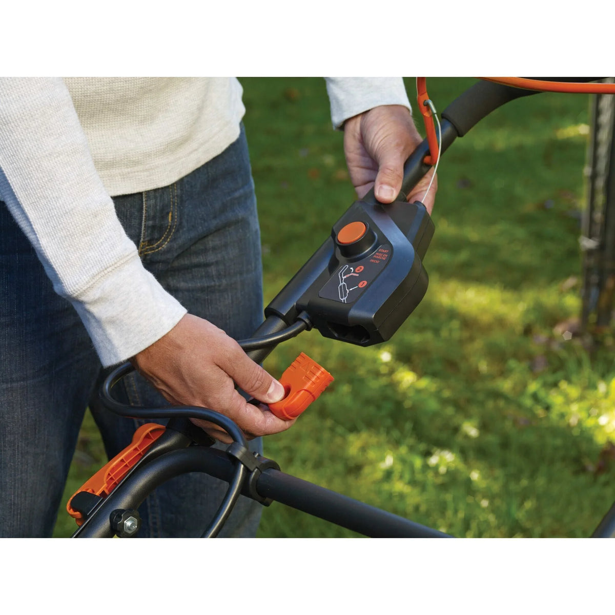 Tondeuse à gazon sans fil BLACK+DECKER 40V MAX* avec batterie et chargeur inclus, (CM2043C)