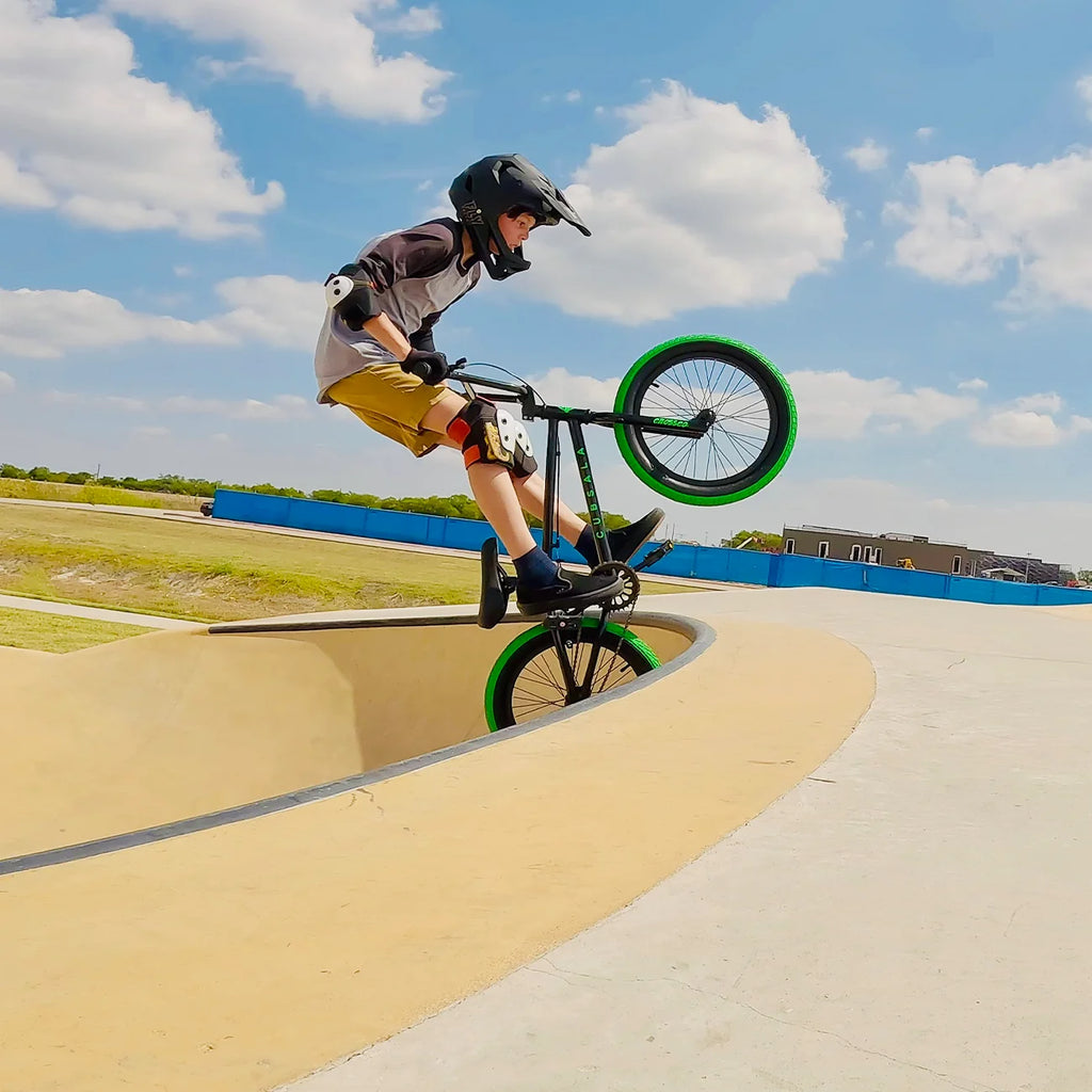 cubsala 20 Vélo BMX Freestyle pour enfants de 6 à 14 ans, garçons et filles, avec 4 cales, noir avec pneus rouges