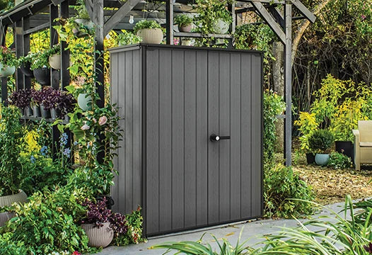 Abri de jardin vertical durable en résine Keter Cortina Alto avec plancher robuste et doubles portes verrouillables, graphite