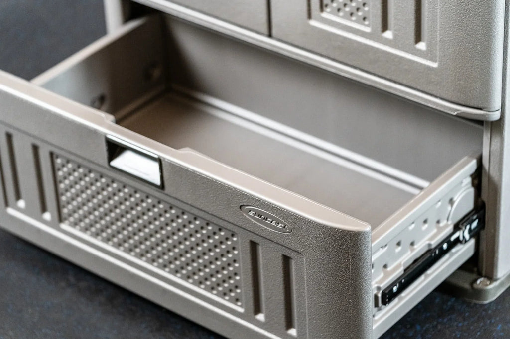 Meuble de rangement à base en résine avec tiroir simple Suncast, Platine Métallisé