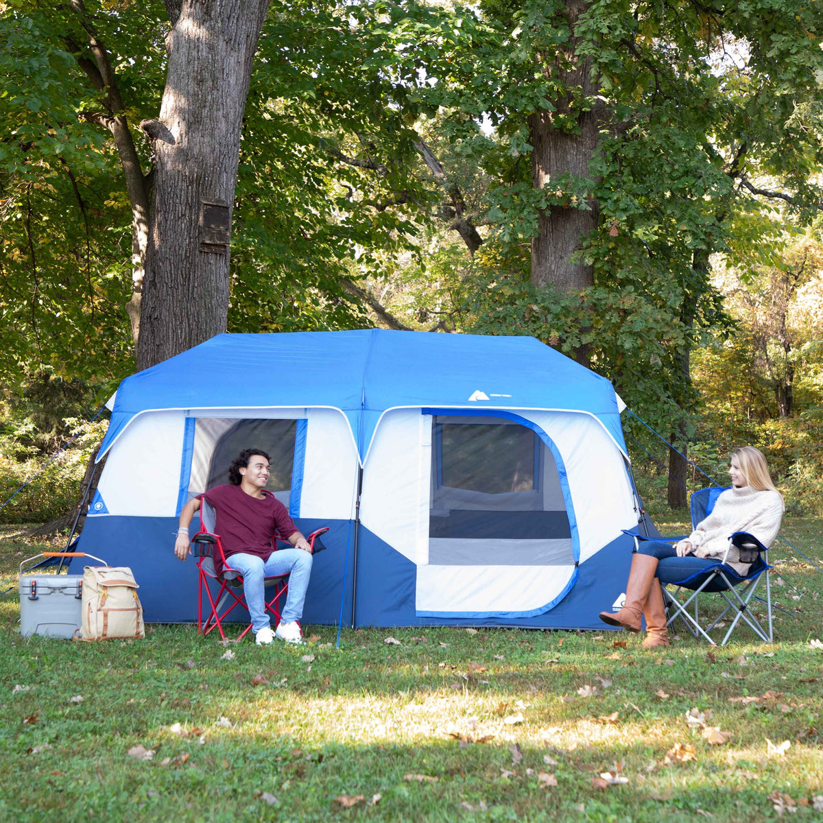 Tente cabane Ozark Trail 13' x 9' pour 8 personnes avec arceaux lumineux à LED, 32 lb