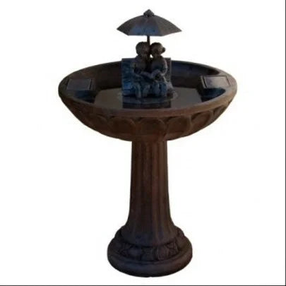 Parasol solaire intelligent, fontaine d'eau de jardin solaire, garçon et fille lisant sur un banc