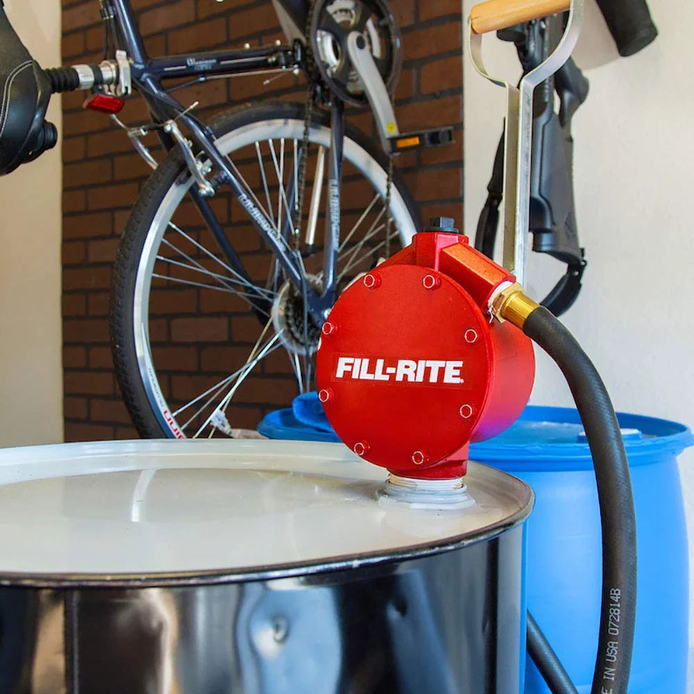 Pompe manuelle à piston Fill-Rite FR152 avec tube télescopique en acier et bec verseur