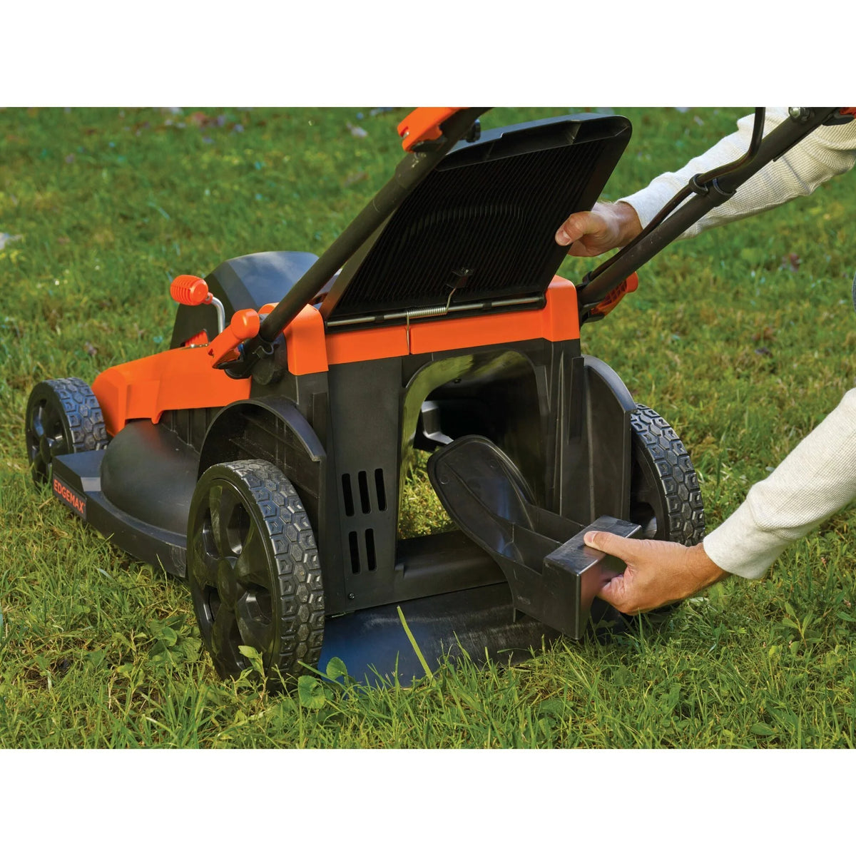 Tondeuse à gazon sans fil BLACK+DECKER 40V MAX* avec batterie et chargeur inclus, (CM2043C)