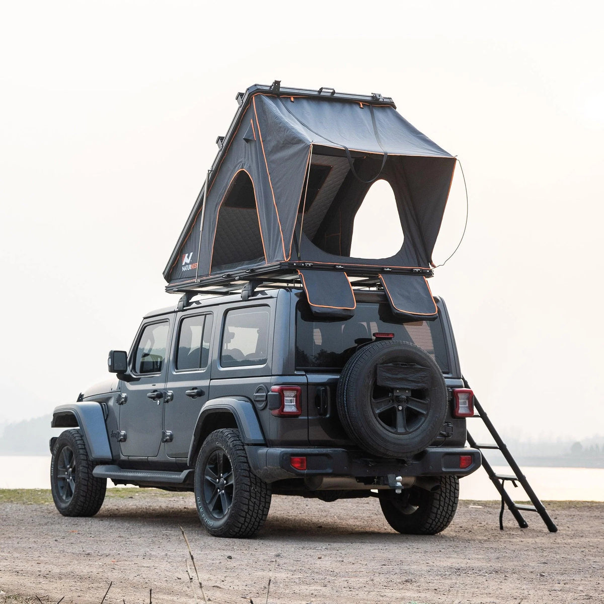 Tente de toit rigide Naturnest Polaris2 avec 2 porte-bagages, tente de toit pour voiture avec entrées d’air conditionné, éclairage LED 3 couleurs et prise USB interne pour fourgonnettes, jeeps, SUV et camions, tente pour 2 à 3 personnes