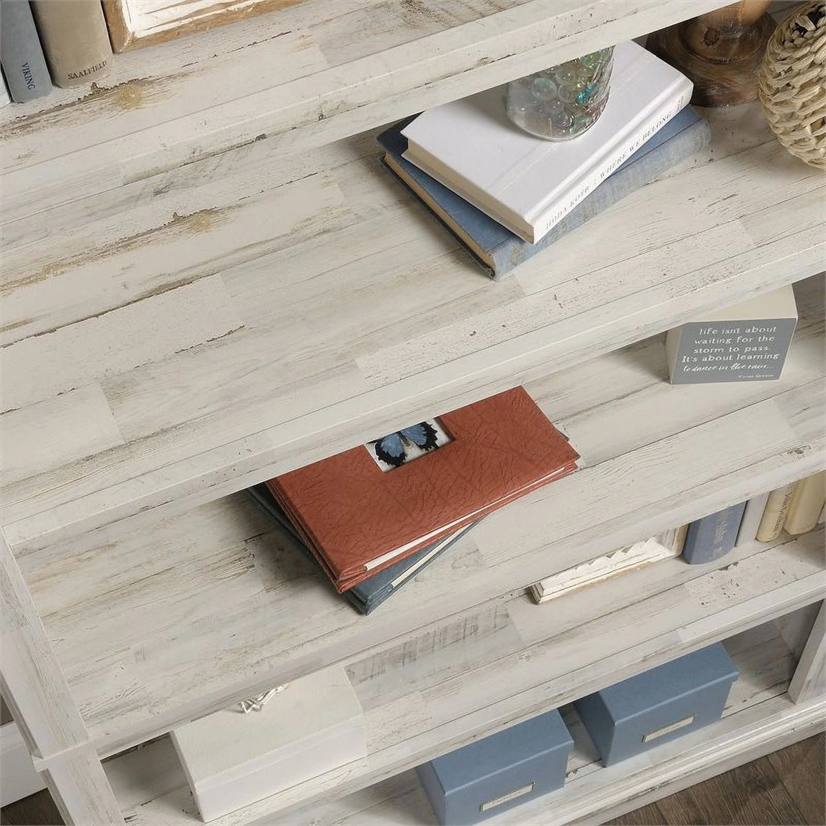 Bibliothèque haute contemporaine Pemberly Row en bois à 5 étagères, blanc à lattes