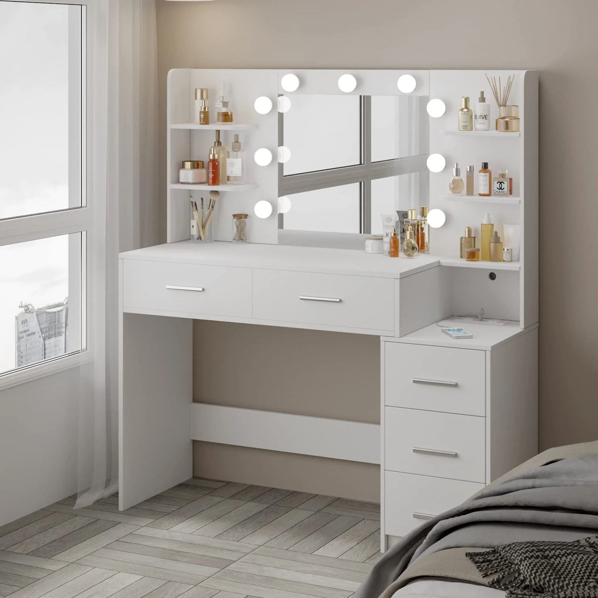 Coiffeuse de maquillage avec miroir et éclairage, 3 couleurs de lumière, table de toilette pour chambre avec station de charge, coiffeuse blanche avec 5 tiroirs de rangement et étagères ouvertes
