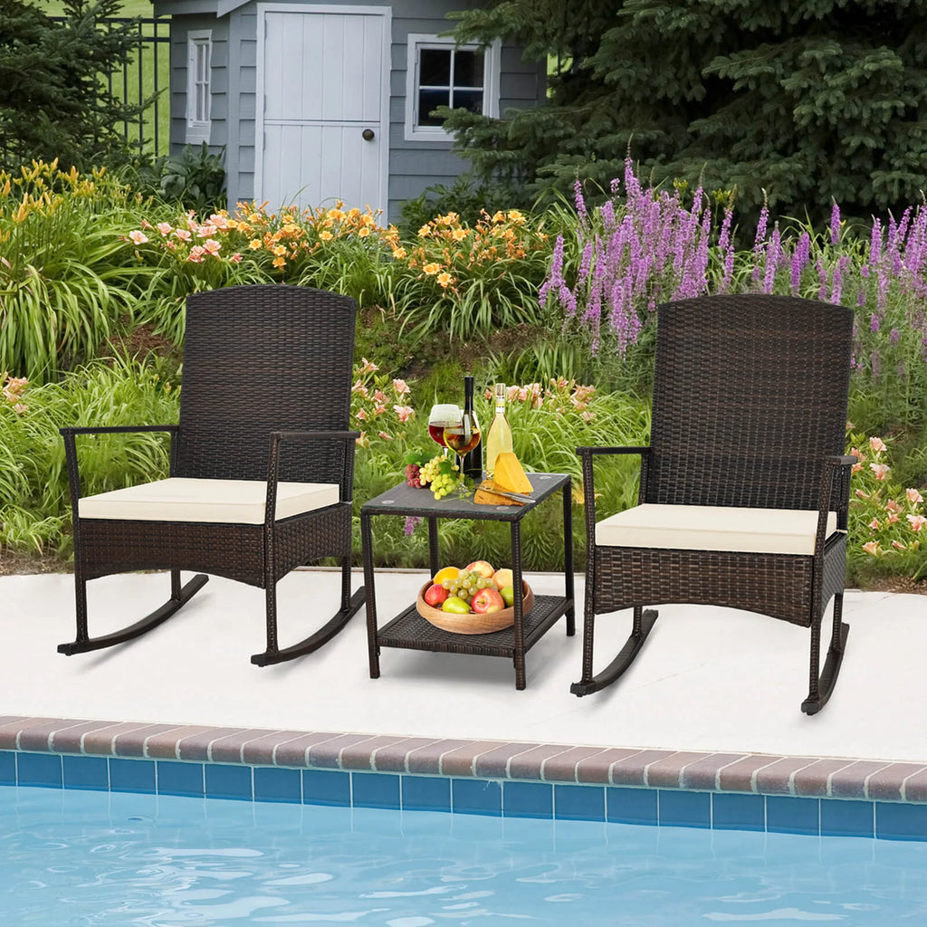 Costway Serenity Ensemble de patio 3 pièces avec fauteuils à bascule en résine tressée, coussins blancs et table basse à 2 niveaux