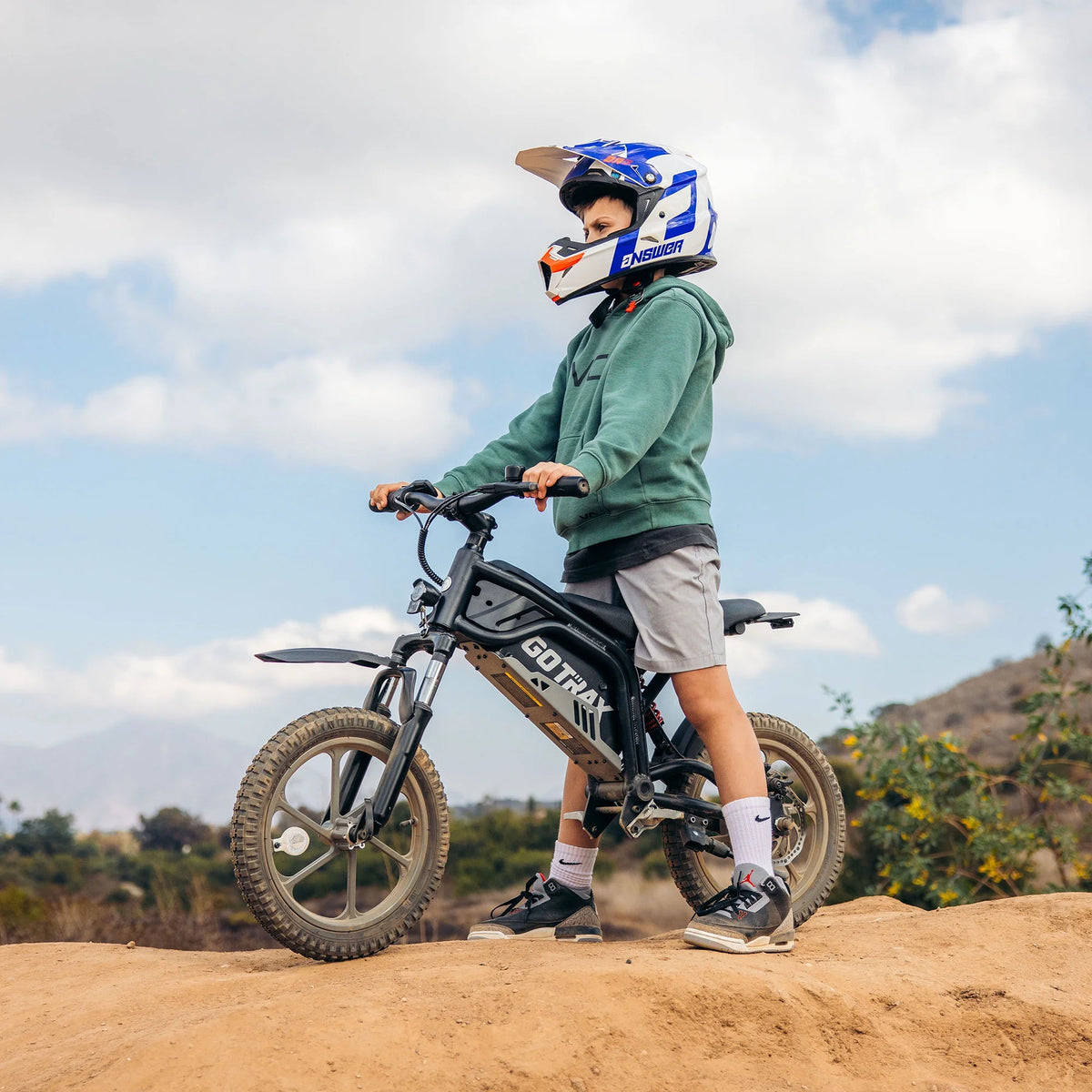 GOTRAX Fitz16 Moto tout-terrain électrique pour enfants à partir de 8 ans, moteur de 350 W, pneus tout-terrain de 16 pouces, double suspension, vitesse de 15,5 mi/h, autonomie de 16 mi, phare à DEL, noire