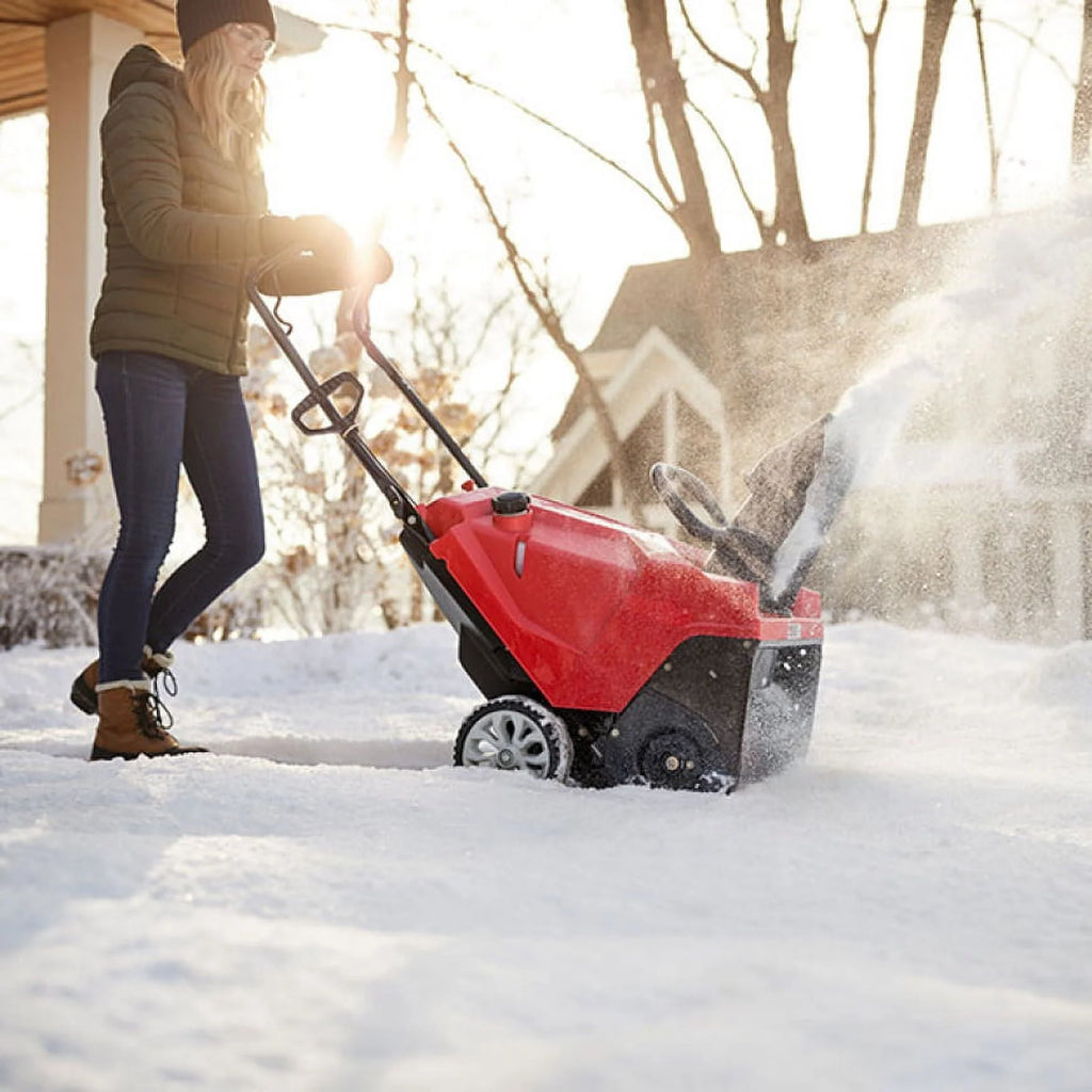 Souffleuse à neige à essence à une étape Troy-Bilt Squall de 21 po, 123 cc, avec contrôle de goulotte E-Z, modèle 123R