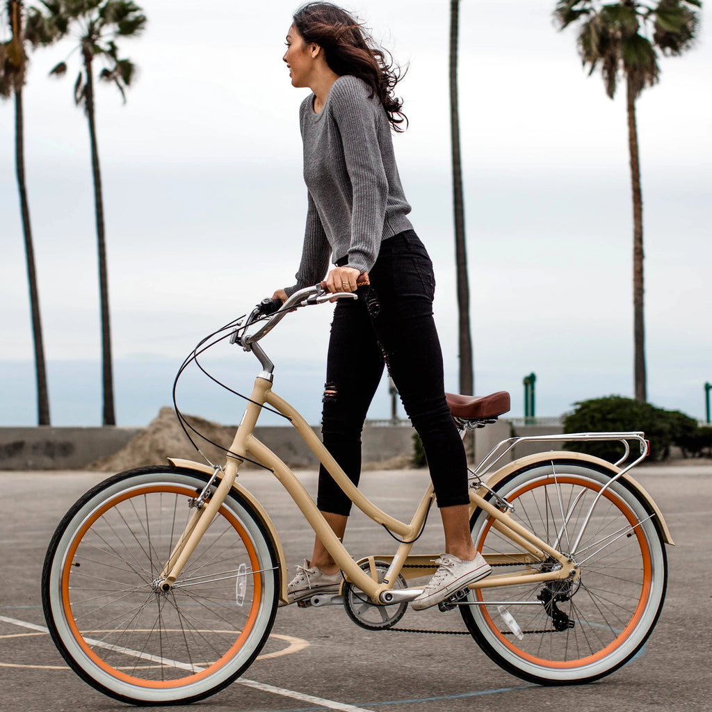 sixthreezero Every journey Vélo hybride de ville à cadre ouvert 7 vitesses pour femme, roues de 26 po et cadre de 17,5 po, crème