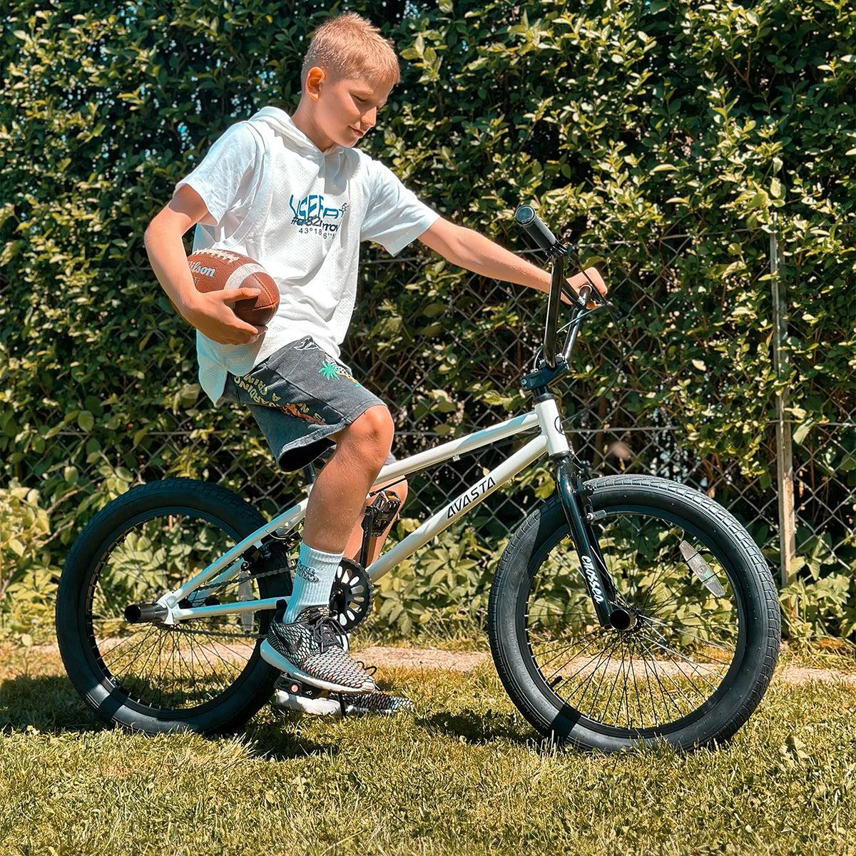cubsala 20 Vélo BMX Freestyle pour enfants de 6 à 14 ans, garçons et filles, avec 4 cales, noir avec pneus rouges