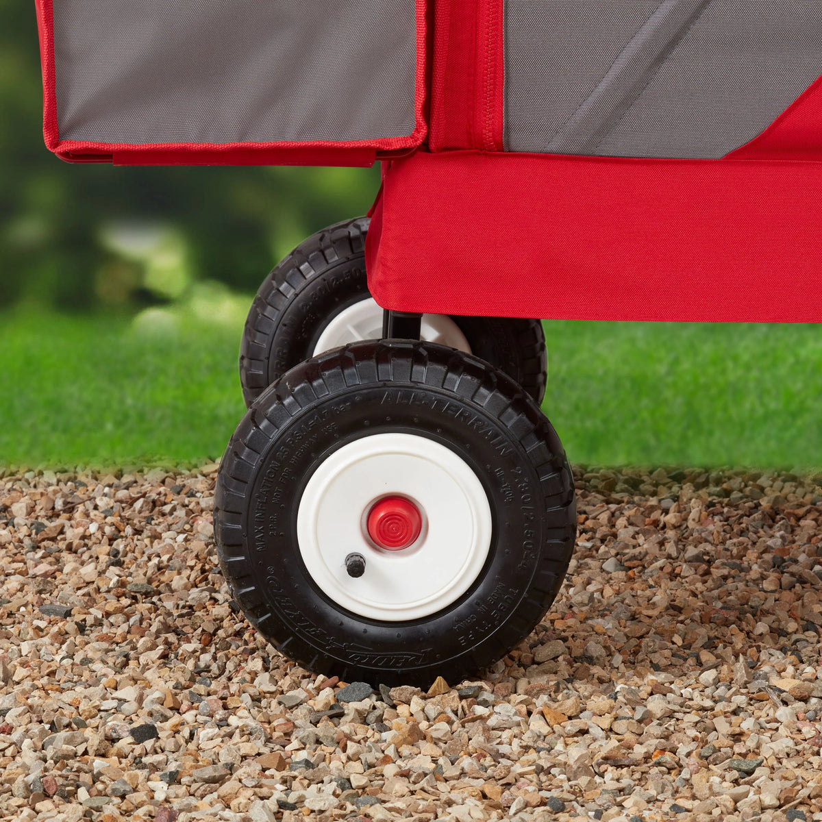 Radio Flyer, chariot tout-terrain 3-en-1 EZ Fold avec capote, rouge et gris, pneus gonflables