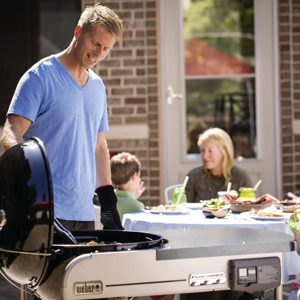 Barbecue à charbon autoportant Weber Performer Deluxe de 22 pouces avec allumage Touch-N-Go - Noir - 15501001