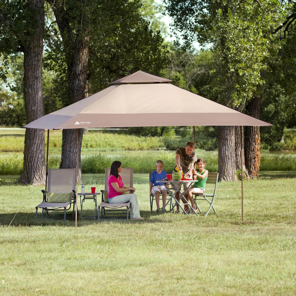 Auvent extérieur instantané Ozark Trail beige de 13 pi x 13 pi avec protection UV