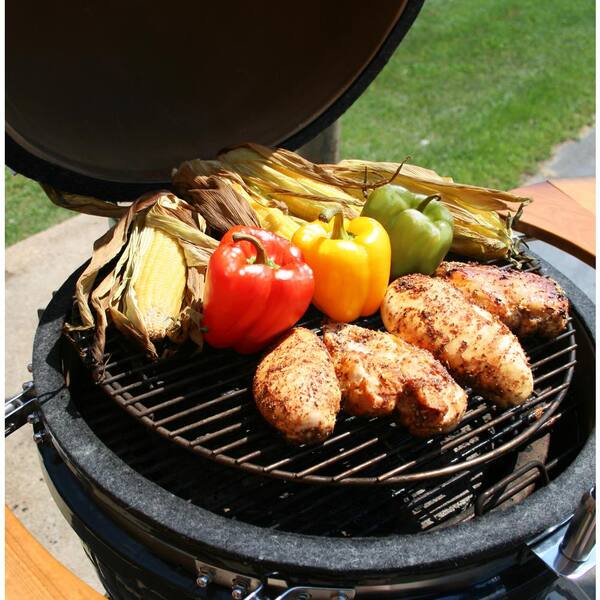 Barbecue à charbon en céramique Kamado Série S de 22 po, noir, avec couvercle, chariot, étagères latérales, deux grilles de cuisson et tiroir à cendres
