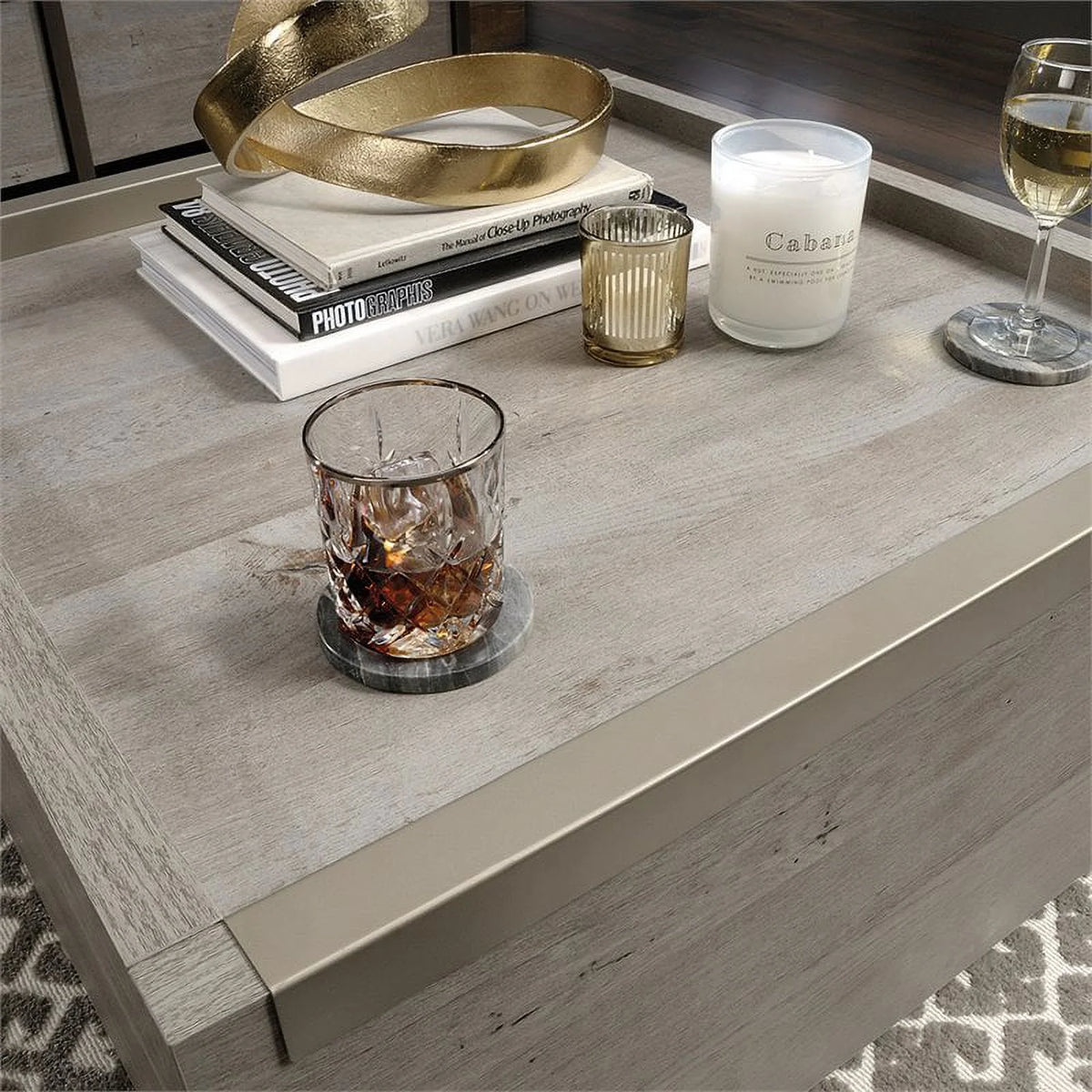 Table basse contemporaine en bois d'ingénierie Pemberly Row marron