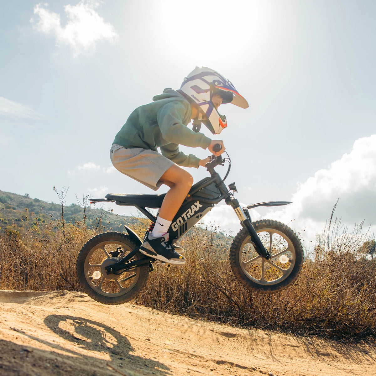 GOTRAX Fitz16 Moto tout-terrain électrique pour enfants à partir de 8 ans, moteur de 350 W, pneus tout-terrain de 16 pouces, double suspension, vitesse de 15,5 mi/h, autonomie de 16 mi, phare à DEL, noire