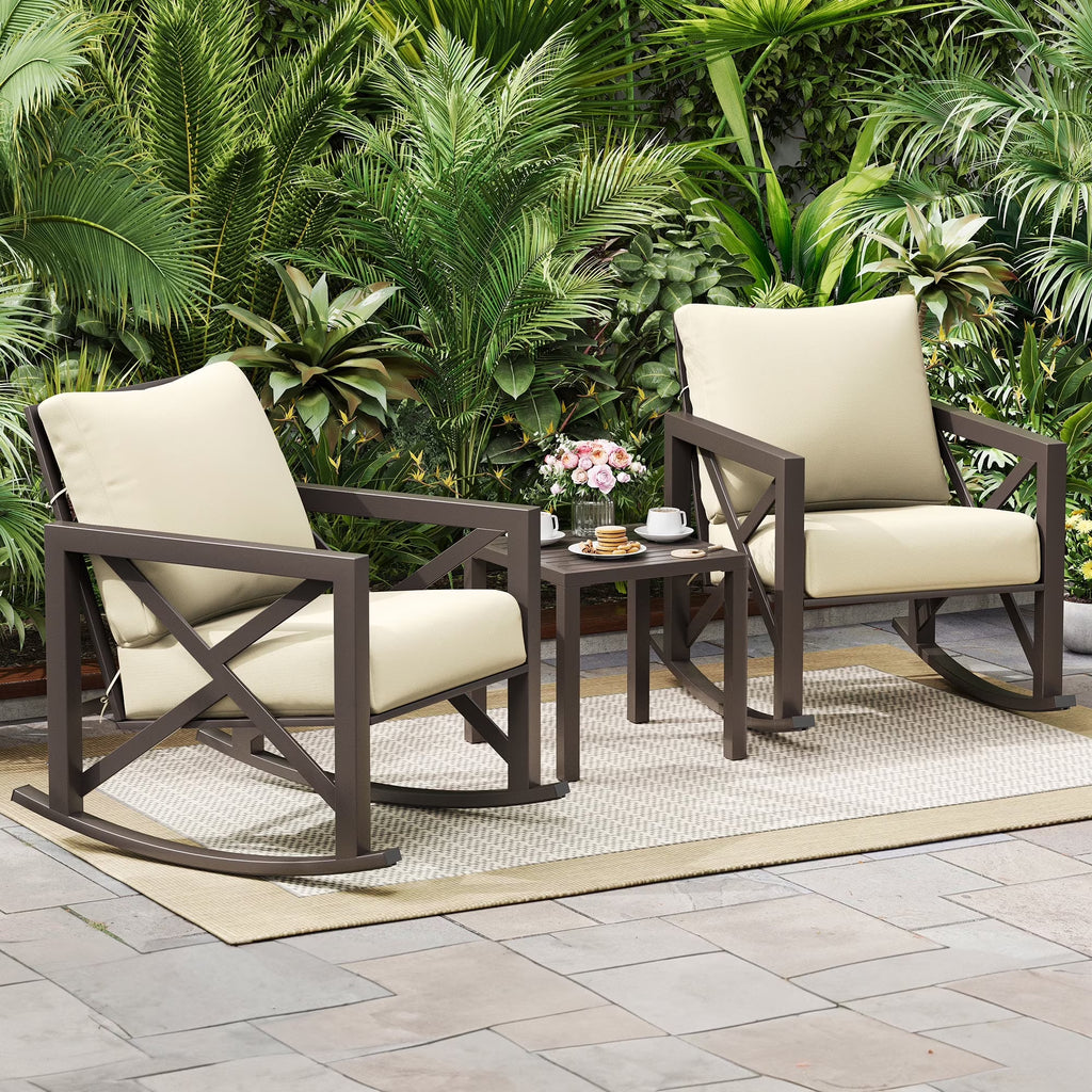 Ensemble de bistrot MRUAKA avec chaises à bascule, ensemble de mobilier de patio extérieur 3 pièces avec 2 chaises à bascule et 1 table basse en métal avec coussins épais pour porche, cour arrière, bord de piscine, beige