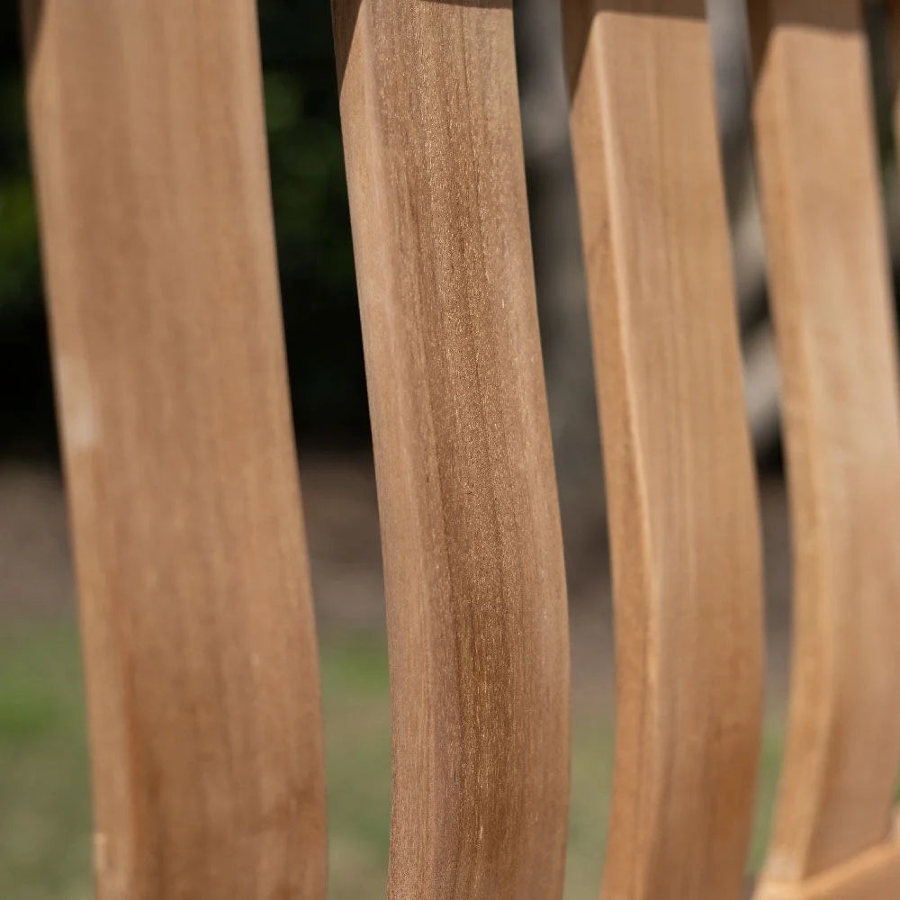 Banc 53 Ash & Ember Hawthorne en teck de grade A, Accueille 2 personnes confortablement, Mobilier de patio en bois massif résistant aux intempéries pour intérieur et extérieur avec lattes rapprochées, dossier incurvé, accoudoirs