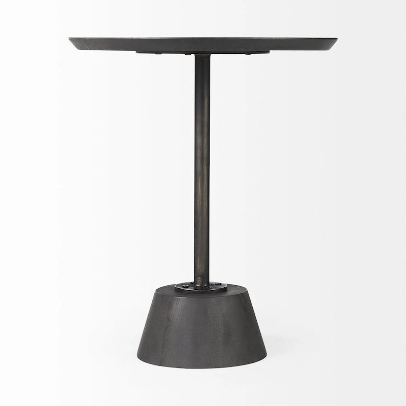 Table d'appoint décorative sur pied avec détails sculptés, 61H x 51L x 51P