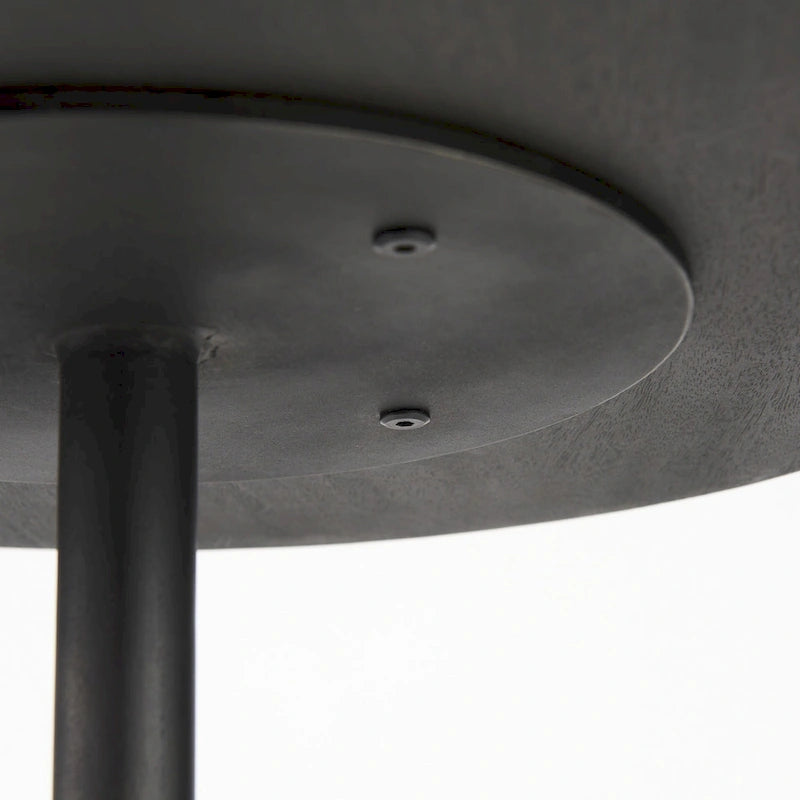 Table d'appoint décorative sur pied avec détails sculptés, 61H x 51L x 51P
