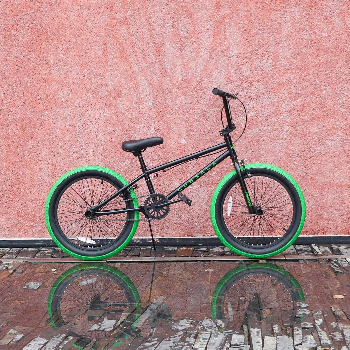 cubsala 20 Vélo BMX Freestyle pour enfants de 6 à 14 ans, garçons et filles, avec 4 cales, noir avec pneus rouges