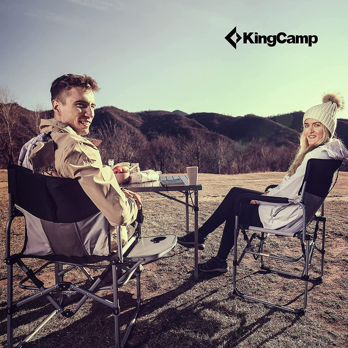 Lot de 2 chaises de camping KingCamp, soldes, pliantes et robustes, en maille, avec accoudoirs munis de poignées et tables latérales, pour adultes, noires