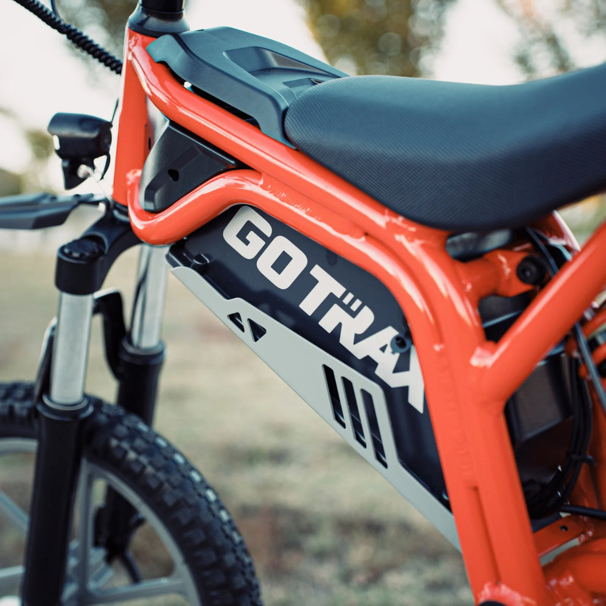 GOTRAX Fitz16 Moto tout-terrain électrique pour enfants à partir de 8 ans, moteur de 350 W, pneus tout-terrain de 16 pouces, double suspension, vitesse de 15,5 mi/h, autonomie de 16 mi, phare à DEL, noire