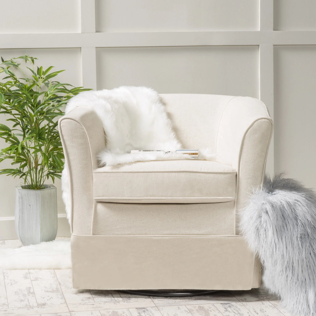Fauteuil club pivotant contemporain Tiffin de GDF Studio, tissu naturel et noir