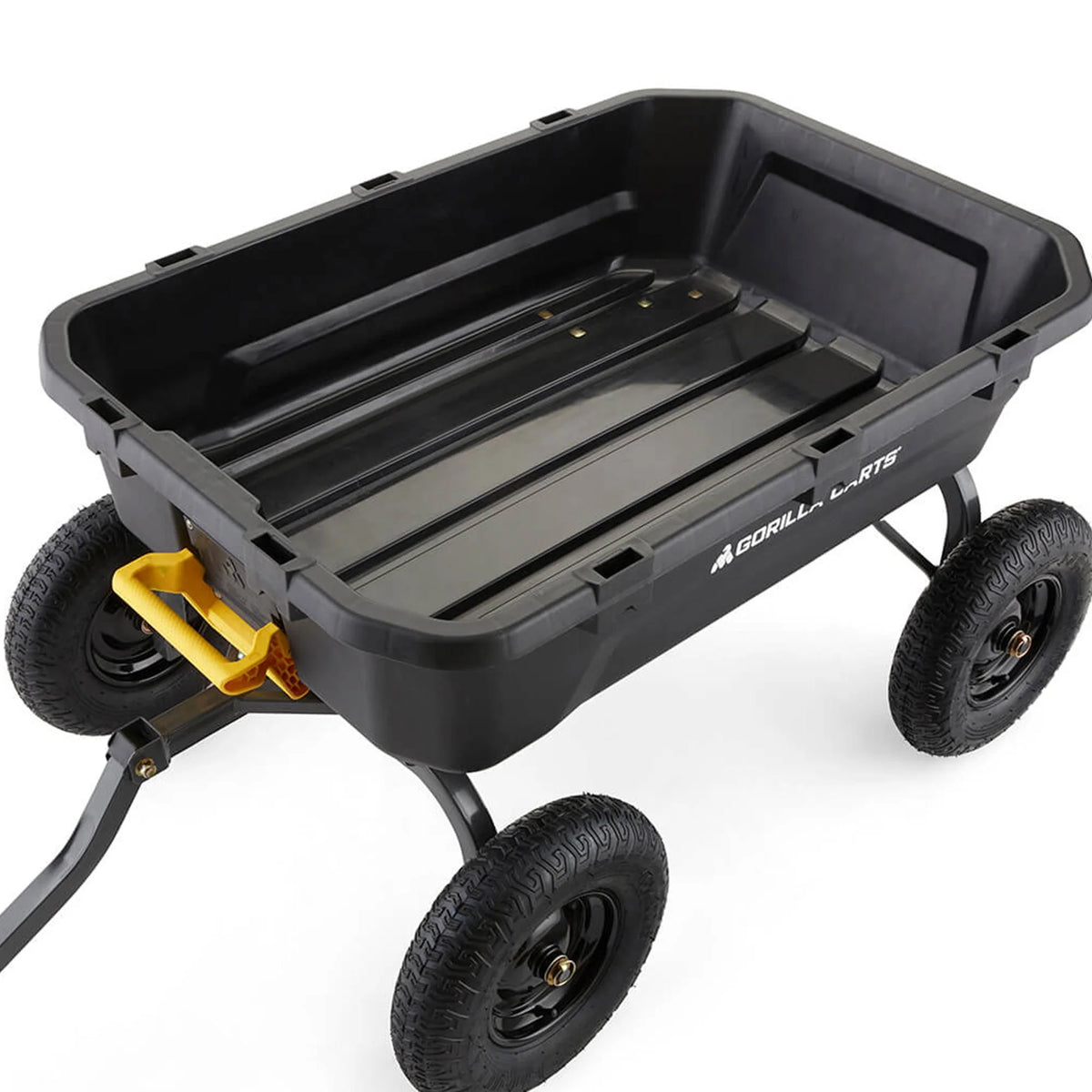 Chariot à benne Gorilla Carts en poly de 12 pi³, avec dispositif de dégagement rapide, capacité de 1 600 lb, noir