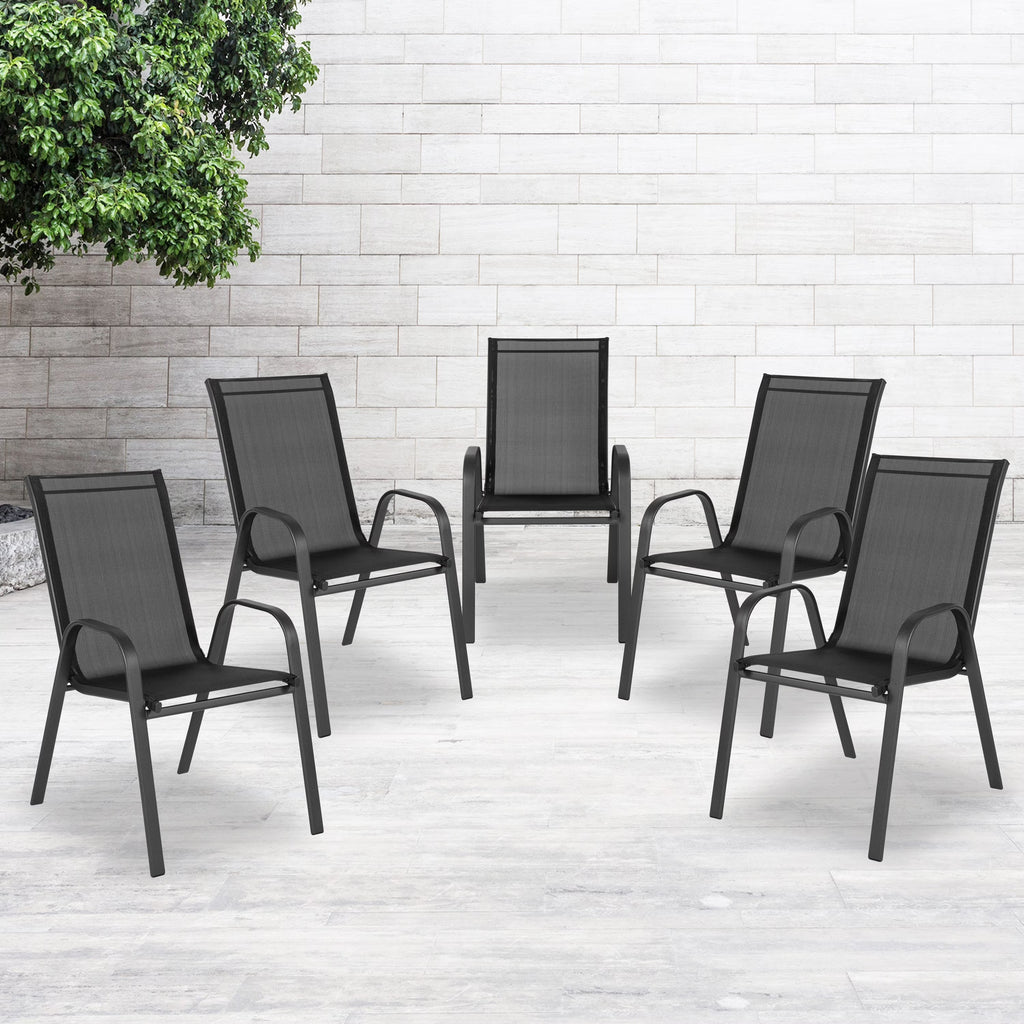 Lot de 5 chaises d’extérieur empilables BizChair noires avec matériau Flex Comfort et structure en métal