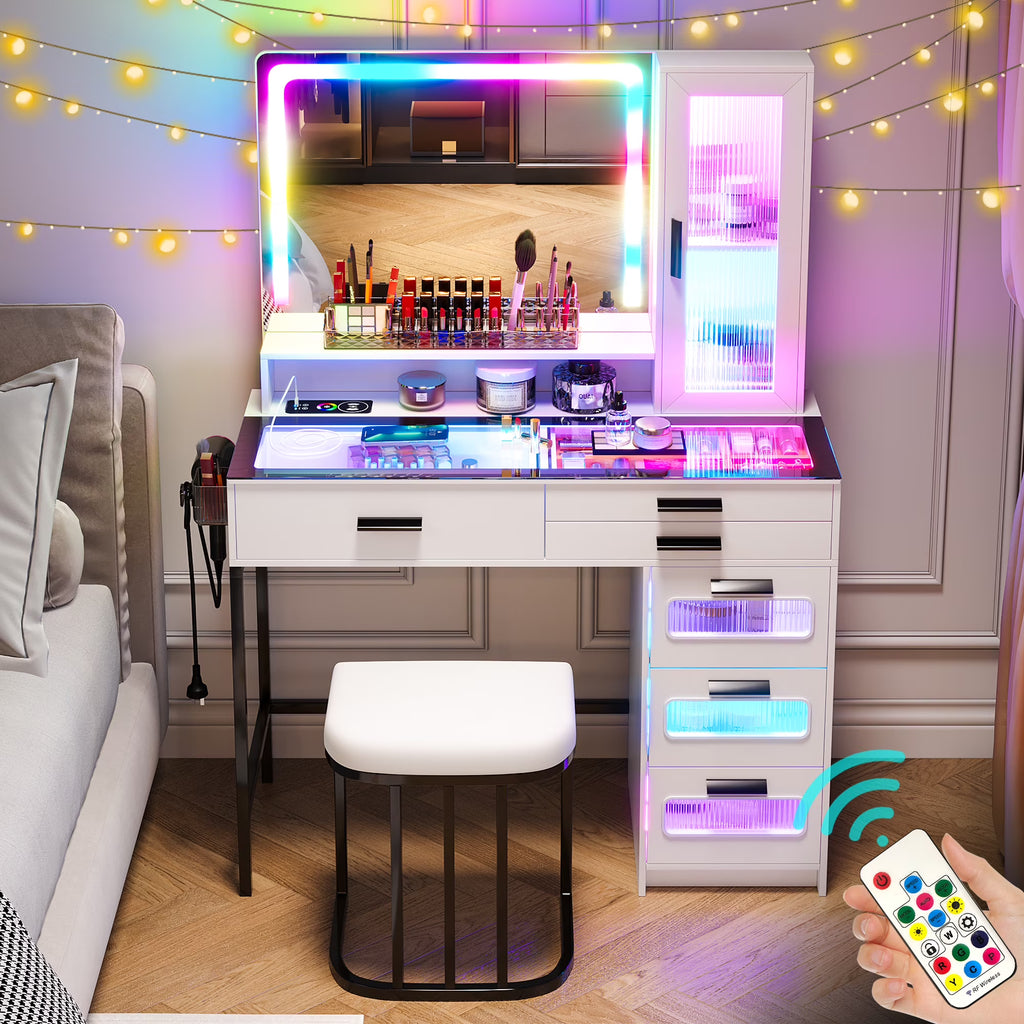 Coiffeuse HNEBC avec miroir et éclairage RGB, coiffeuse de maquillage avec plateau en verre, éclairage à détecteur automatique et charge sans fil, ensemble de coiffeuse avec tabouret rembourré, coiffeuse avec 6 tiroirs (blanc)