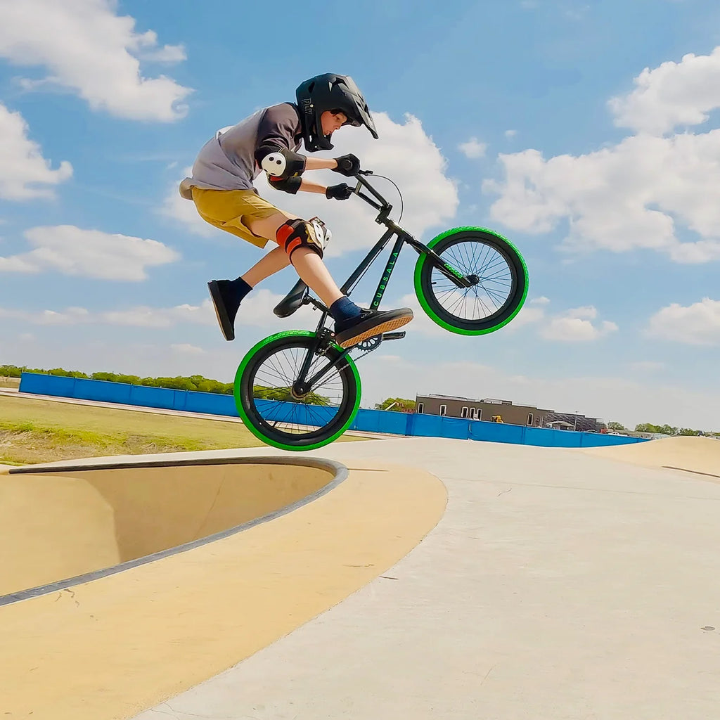 cubsala 20 Vélo BMX Freestyle pour enfants de 6 à 14 ans, garçons et filles, avec 4 cales, noir avec pneus rouges