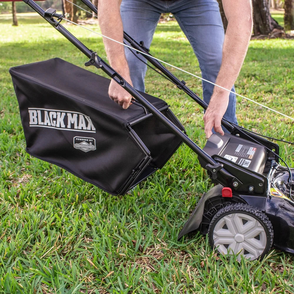 Tondeuse autotractée Black Max 21 avec moteur Briggs and Stratton E550 de 140 cc
