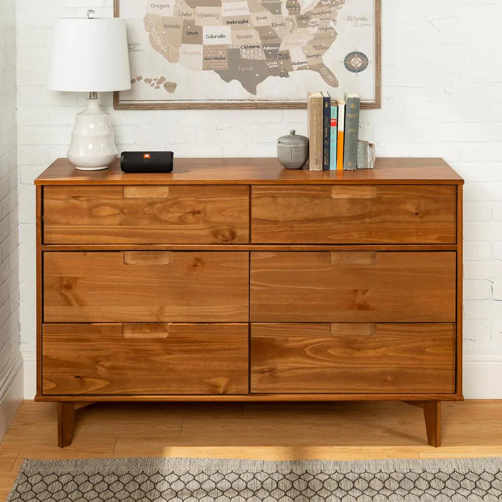 Commode en bois caramel à 6 tiroirs de style moderne du milieu du siècle