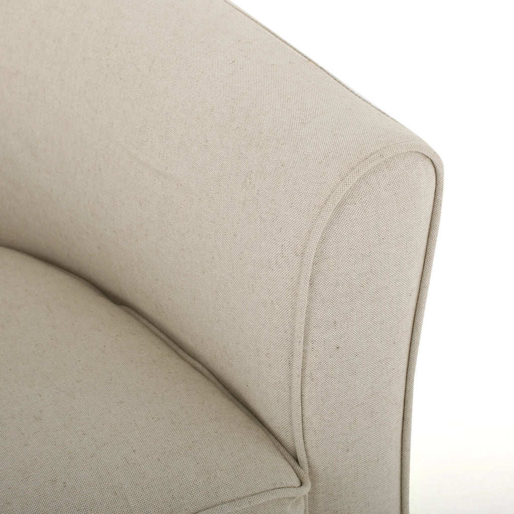 Fauteuil club pivotant contemporain Tiffin de GDF Studio, tissu naturel et noir