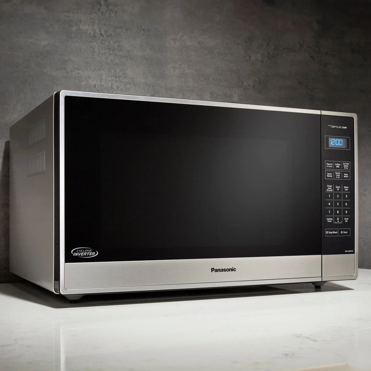 Panasonic 2,2 pi³ 1250 W Micro-ondes de comptoir avec technologie Inverter, Acier inoxydable NN-SN95HS