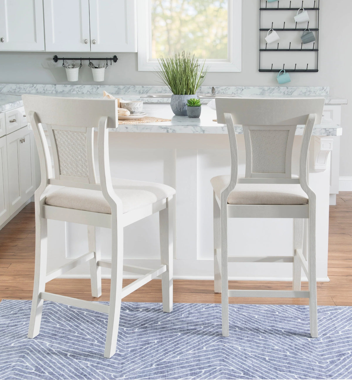 Tabouret de comptoir Linon Roseglen 26, finition blanchie avec tissu beige