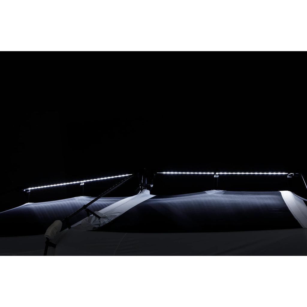 Tente cabane Ozark Trail 13' x 9' pour 8 personnes avec arceaux lumineux à LED, 32 lb