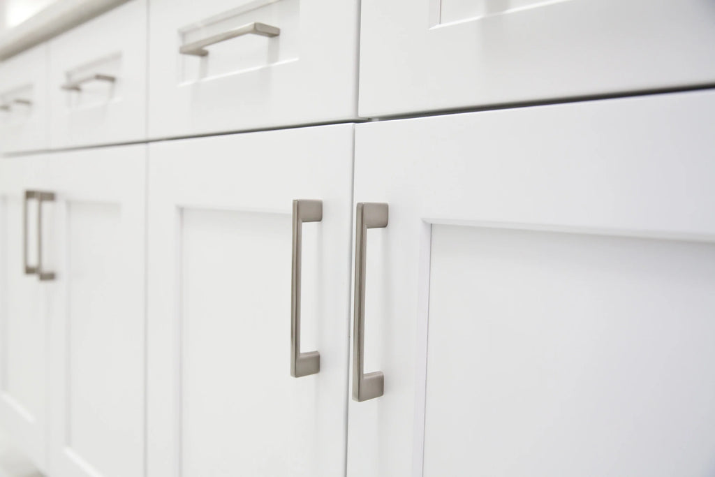 Design House Brookings Meuble bas de cuisine à assembler en bois Shaker, 2 portes et 2 tiroirs (48 x 34,5 x 24), blanc Sherwin Williams