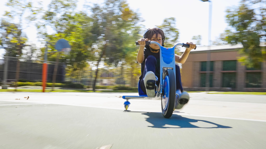 Tricycle de dérapage Razor RipRider 360 - Bleu, Roue avant de 16 pouces, Véhicule autoporté de dérapage à 3 roues, Tricycle avec roulettes arrière pour enfants à partir de 5 ans, Unisexe
