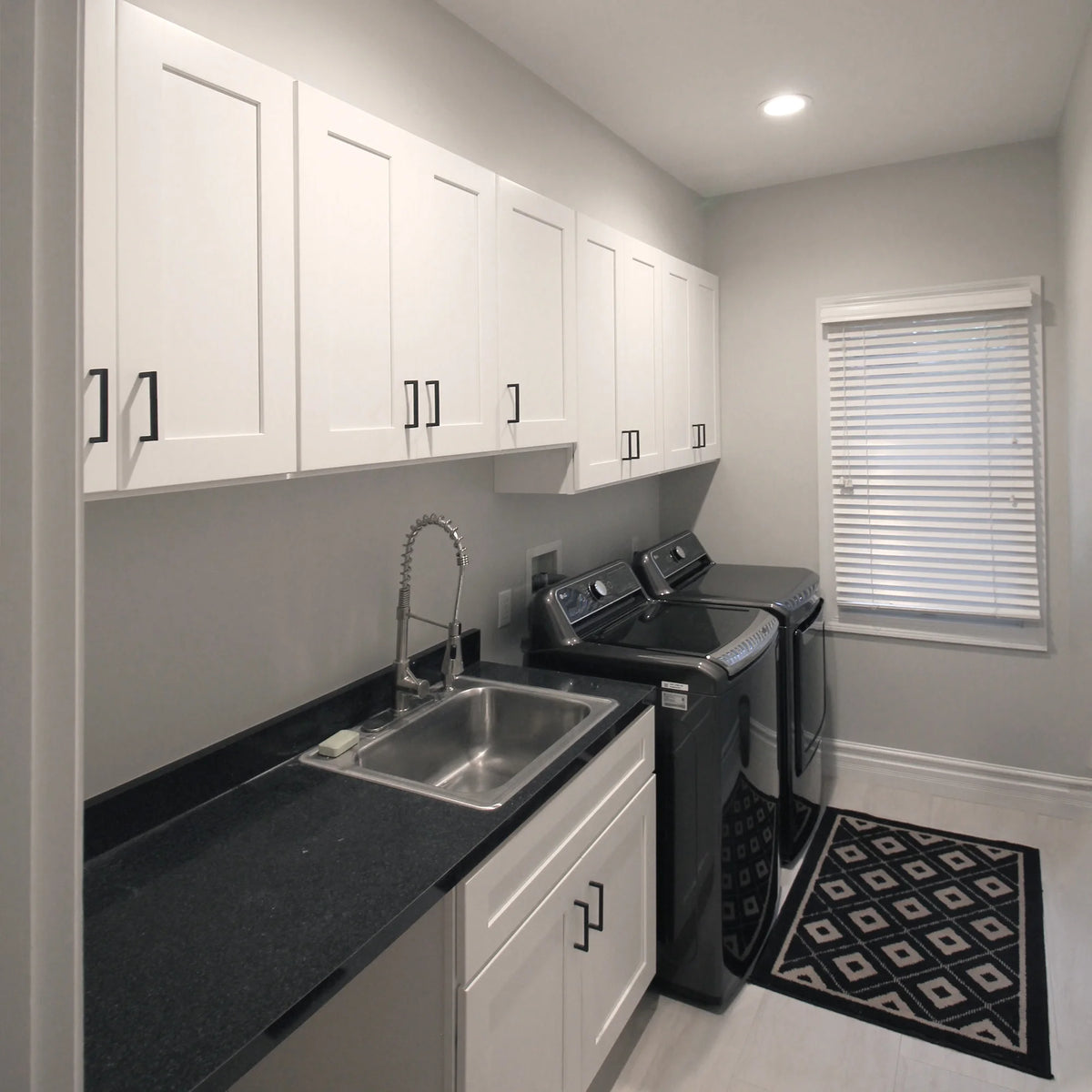 Design House Brookings Meuble bas de cuisine à assembler en bois Shaker, 2 portes et 2 tiroirs (48 x 34,5 x 24), blanc Sherwin Williams
